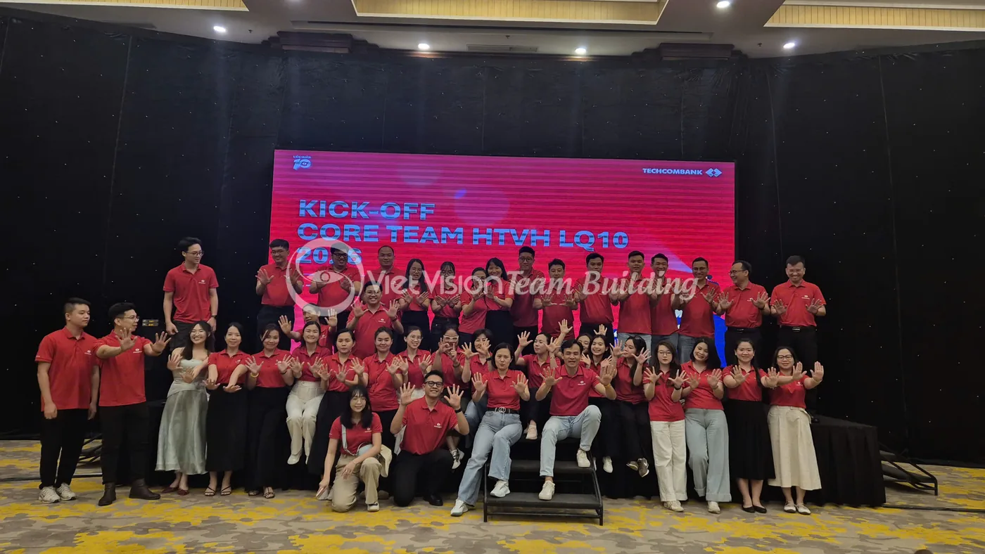 Tập thể khối nhân sự trong chương trình team building kết hợp onboarding cho nhân viên mới
