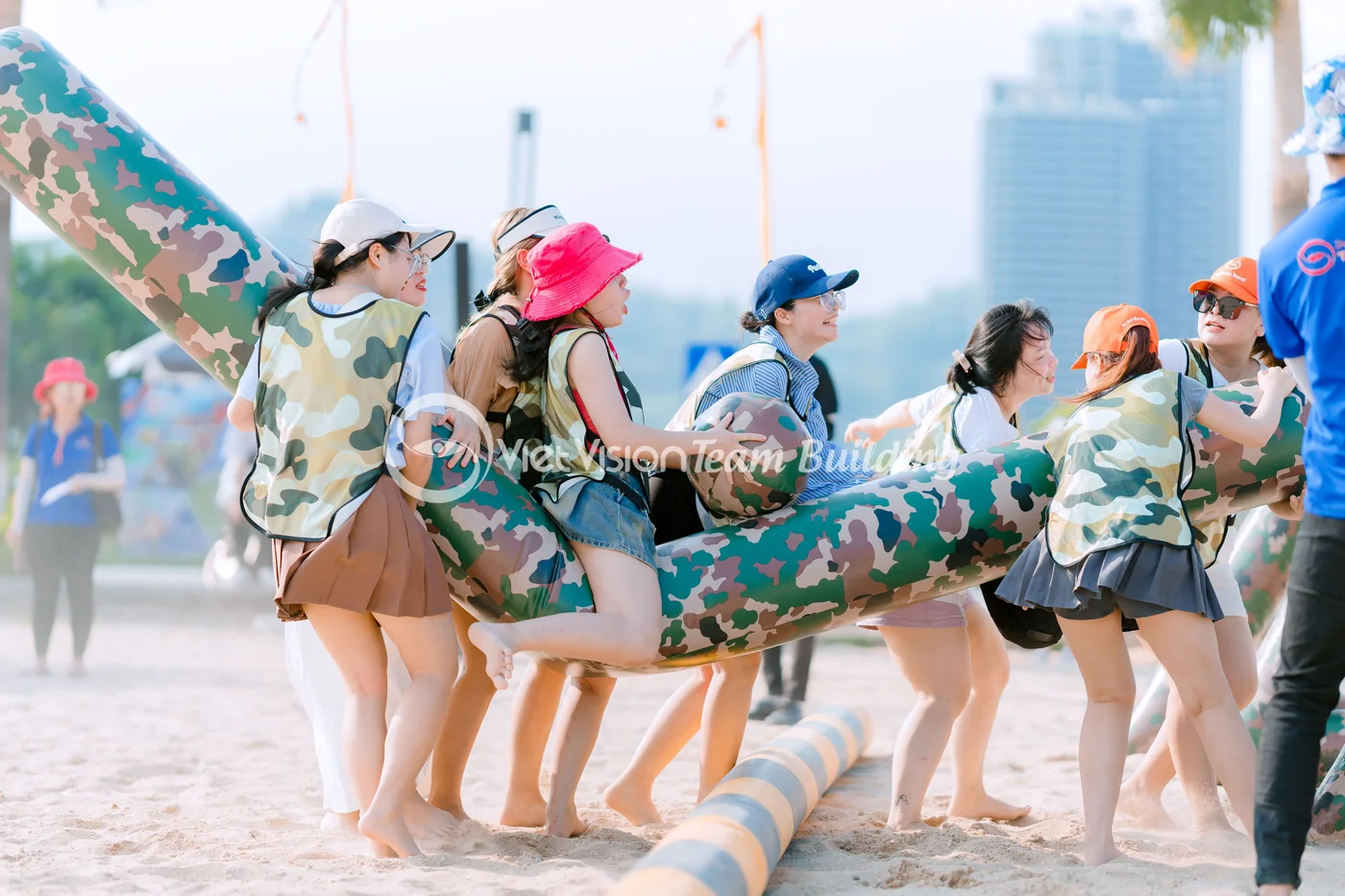 team building chụp ảnh đẹp nhưng không gắn kết và bối cảnh vận hành team building thực tế