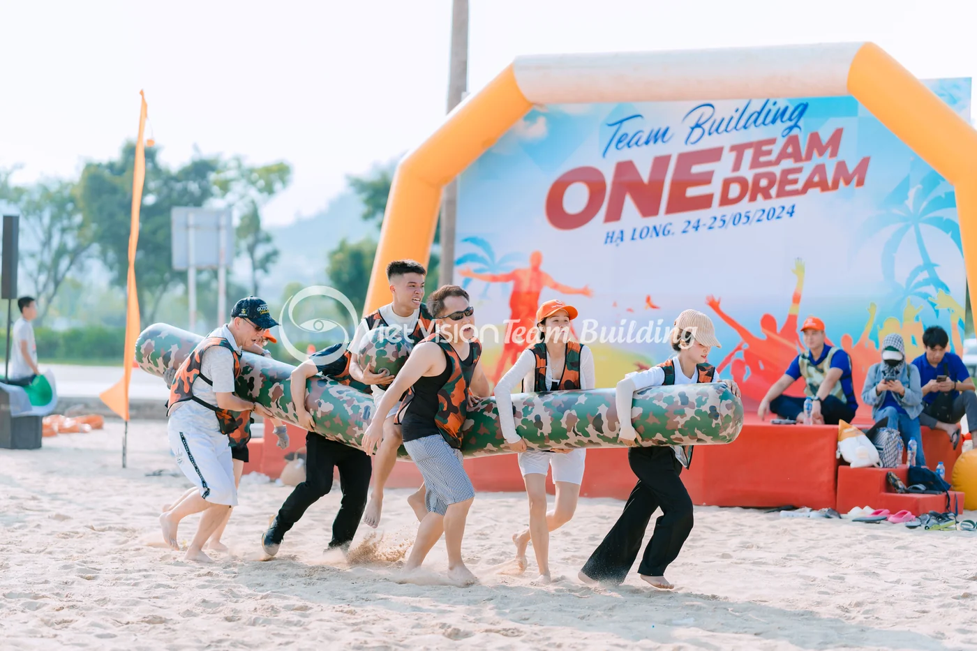 Trò chơi team building bãi biển Hạ Long dễ hiểu cho đoàn công nhân