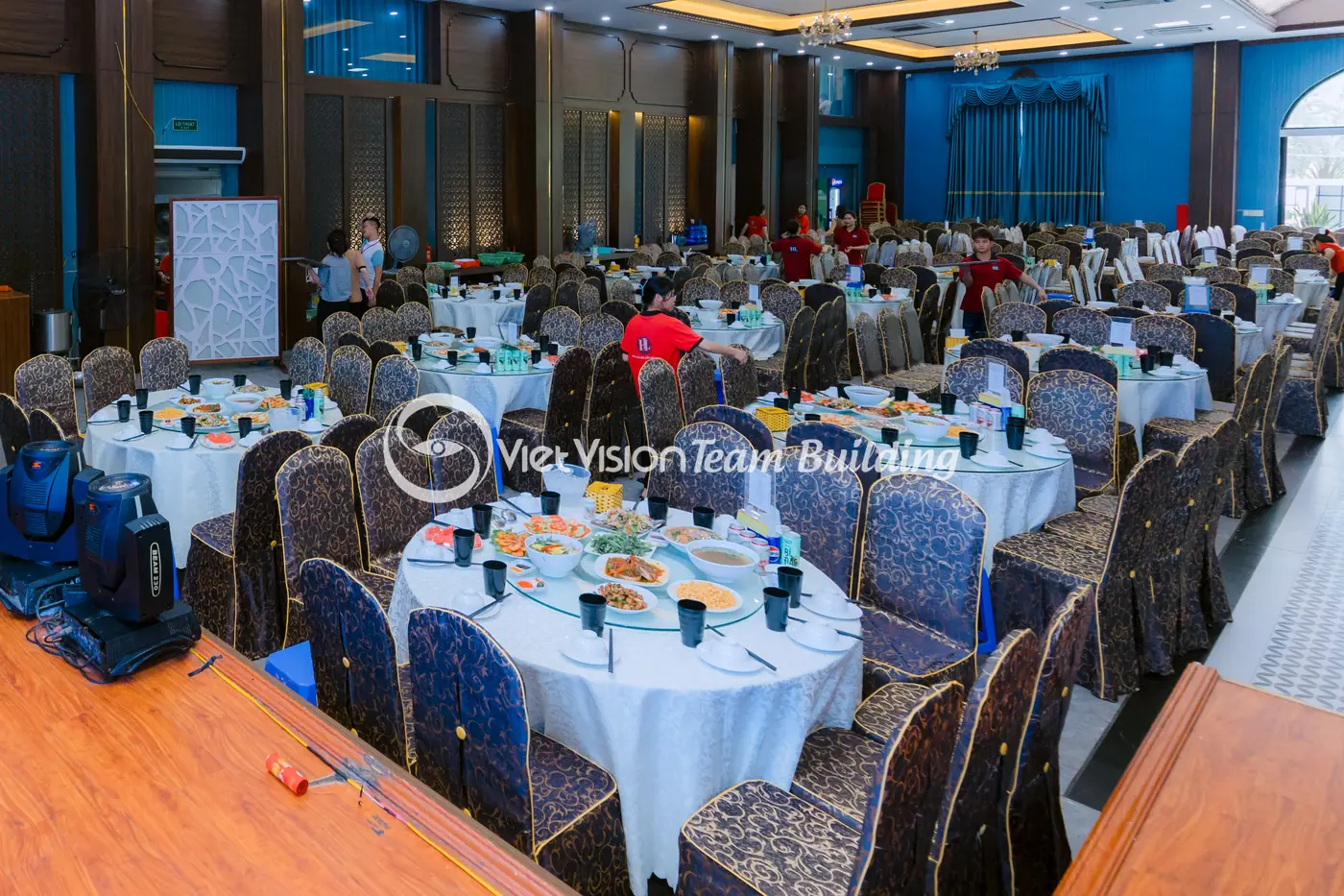 Không gian phòng tiệc và hội nghị tại Hạ Long được chuẩn bị cho khách mời doanh nghiệp