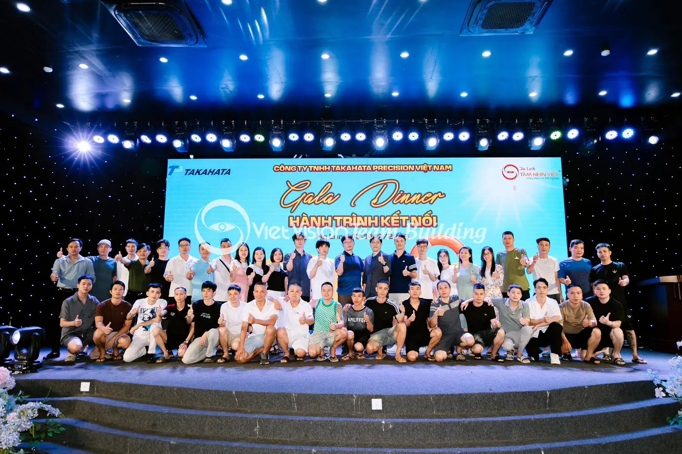 Sân khấu sự kiện Hạ Long dành cho chương trình hội nghị khách hàng kết hợp team building