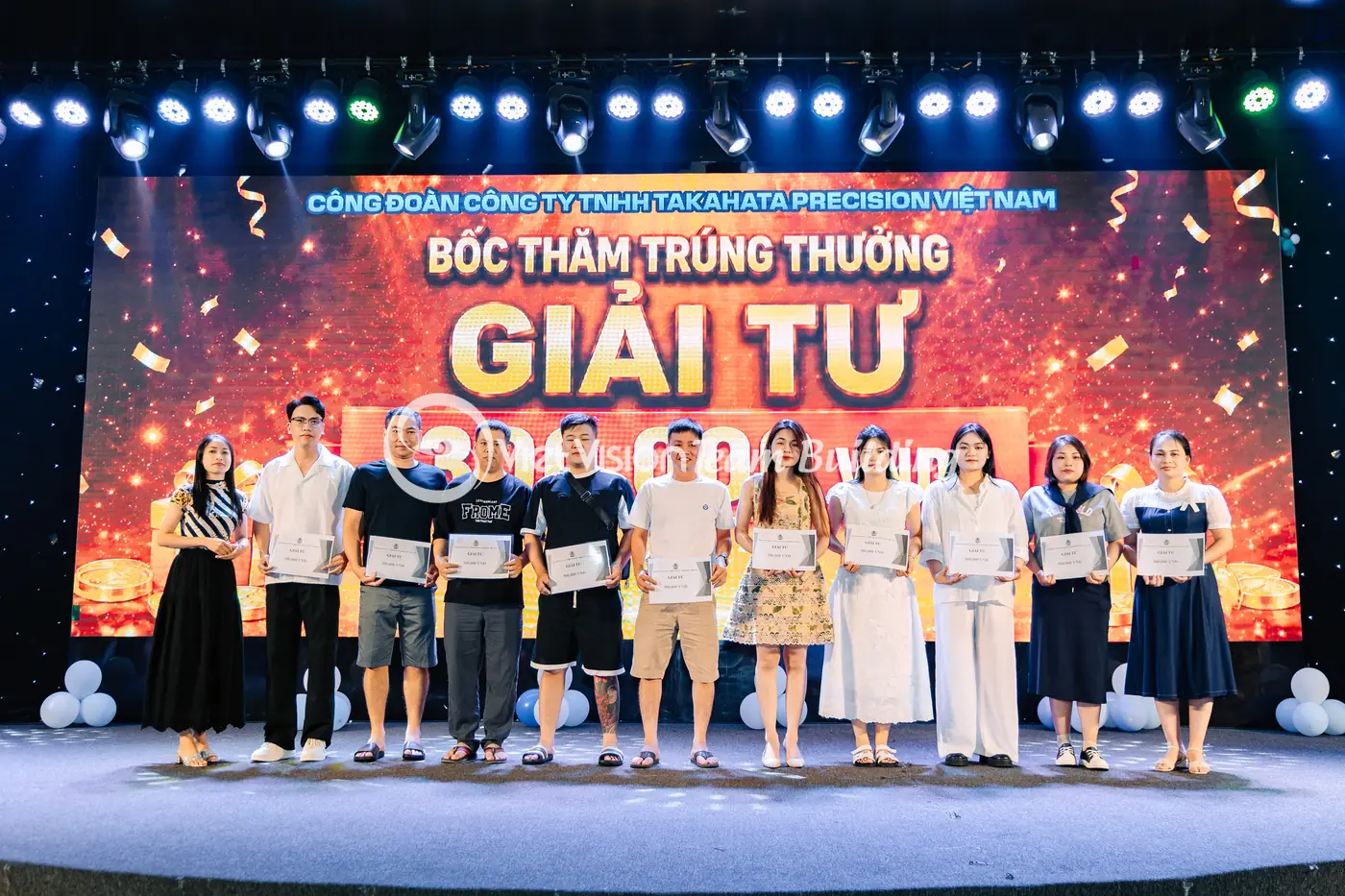 Sân khấu vinh danh đối tác trong chương trình hội nghị khách hàng Hạ Long