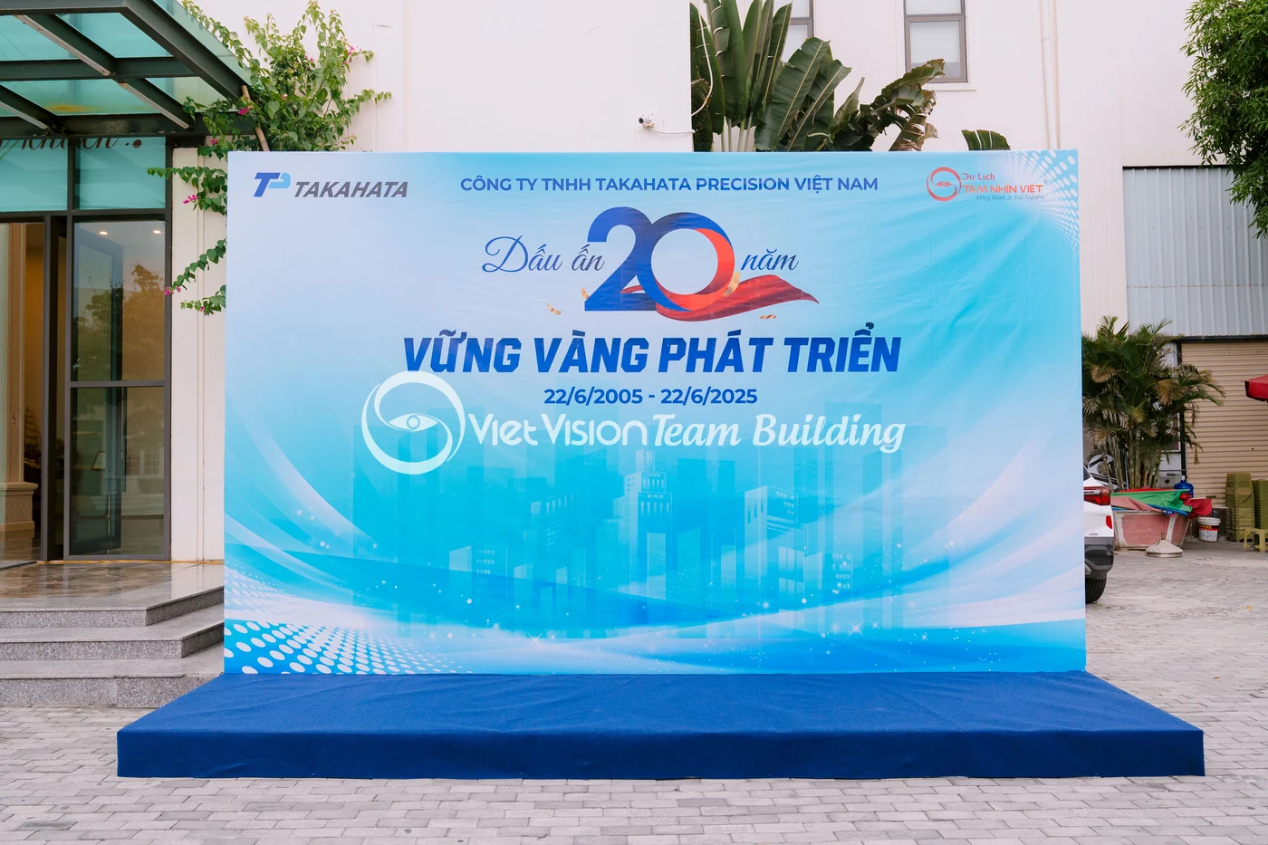 Backdrop lễ kỷ niệm công ty tại Hạ Long cho chương trình team building kết hợp gala