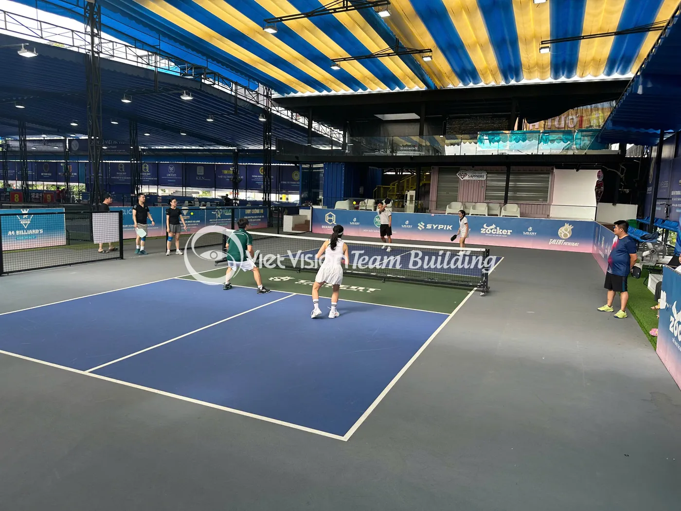 Hoạt động thể thao nhẹ trong chương trình team building cho đoàn ngân hàng