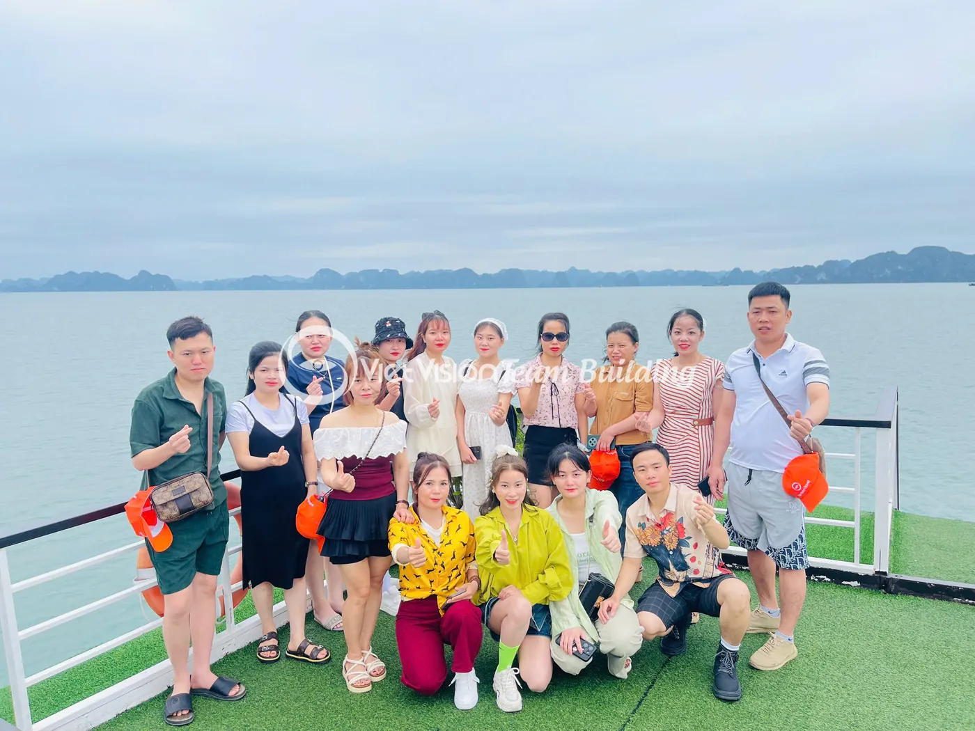 Không gian du thuyền Hạ Long phù hợp cho hoạt động team building nhẹ