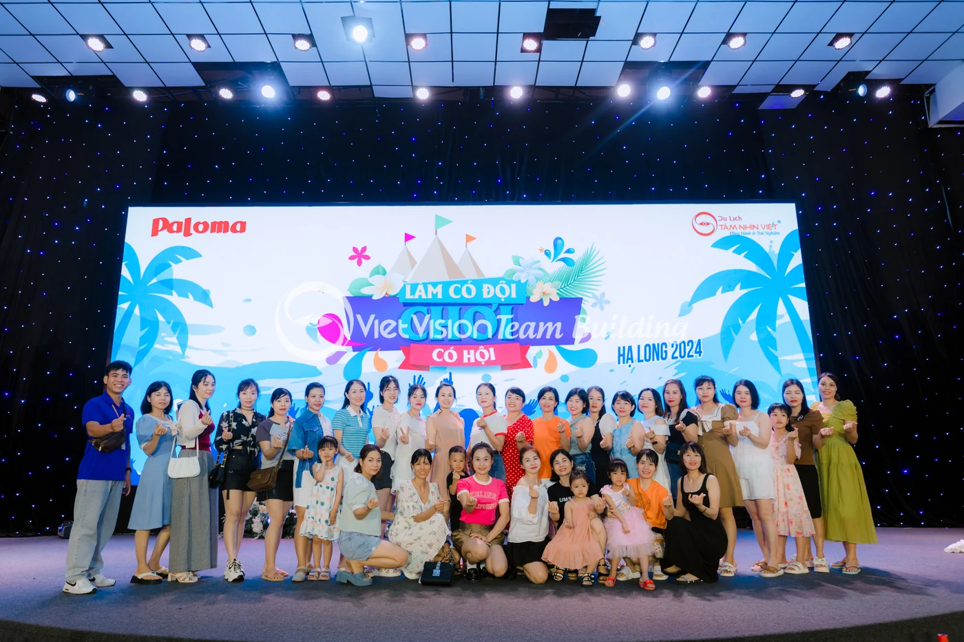 Phần tổng kết và vinh danh trong chương trình team building Hạ Long kết hợp du thuyền
