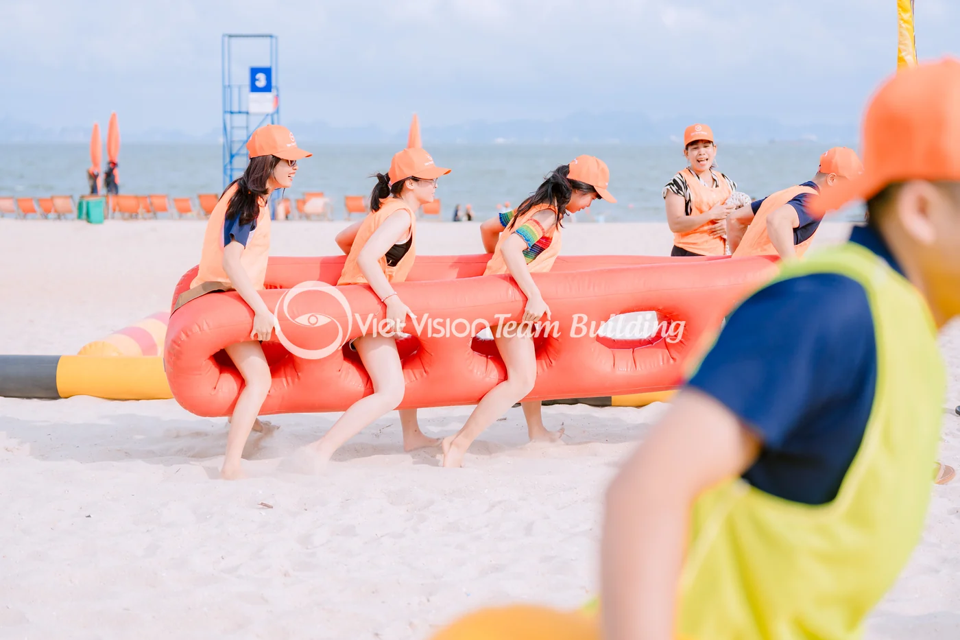 Đội chơi team building Hạ Long giữ nhịp trước khi chuyển sang gala dinner