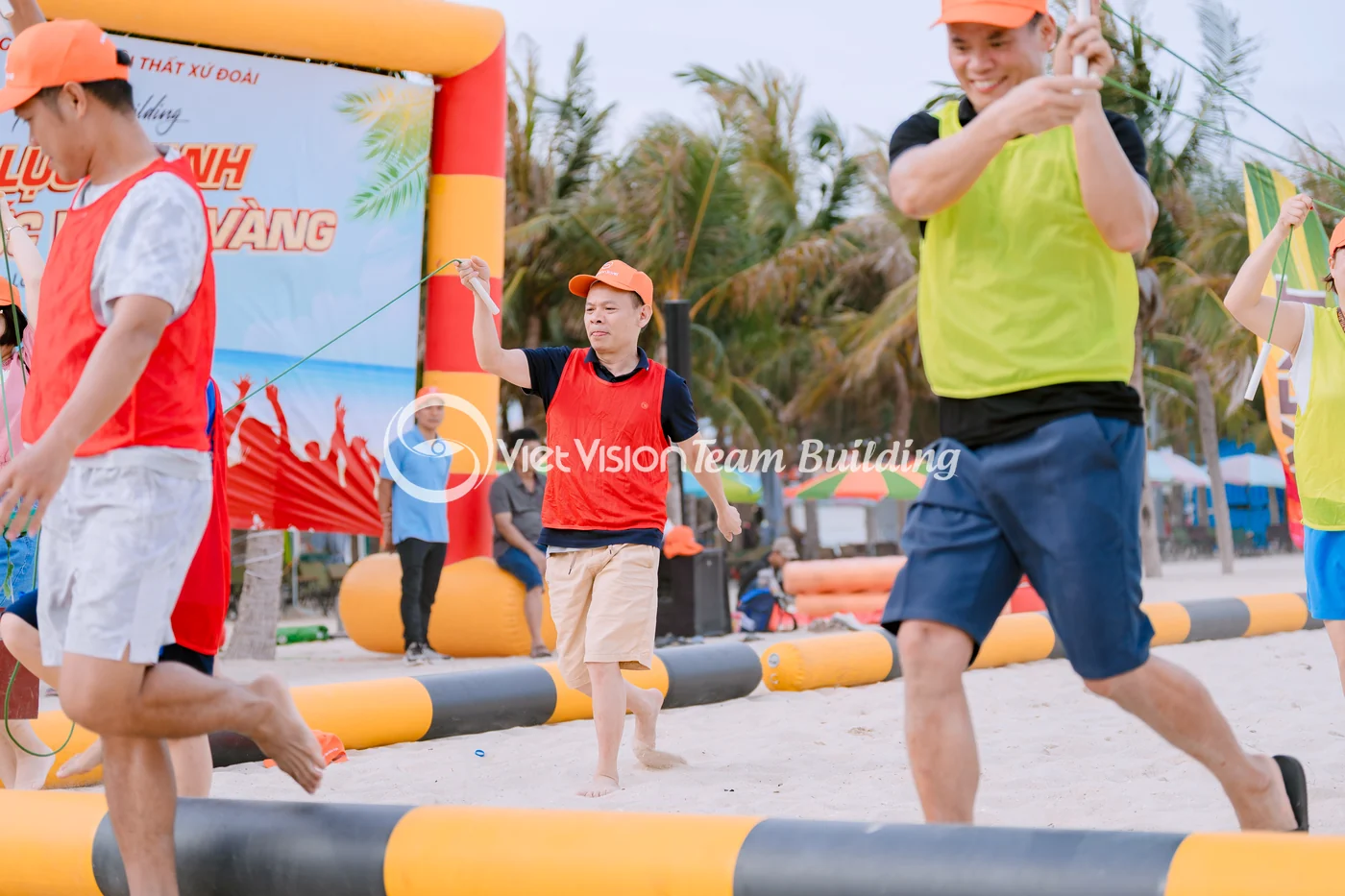 Đội chơi team building Hạ Long chuyển đội hình khi cần đổi phương án tổ chức