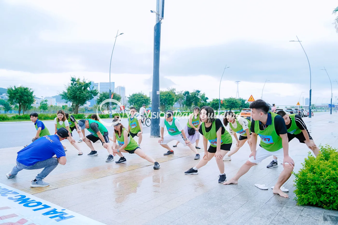 Đội hình khởi động trong block game team building Hạ Long ngắn dành cho lịch đi trong ngày