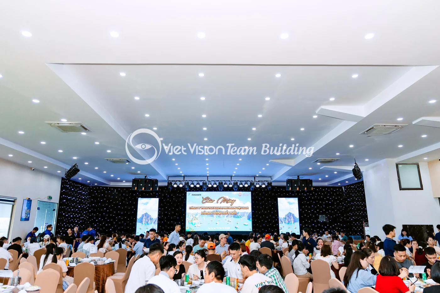 Hội trường đông người tại Hạ Long phù hợp cho workshop nội bộ trước khi bước sang team building