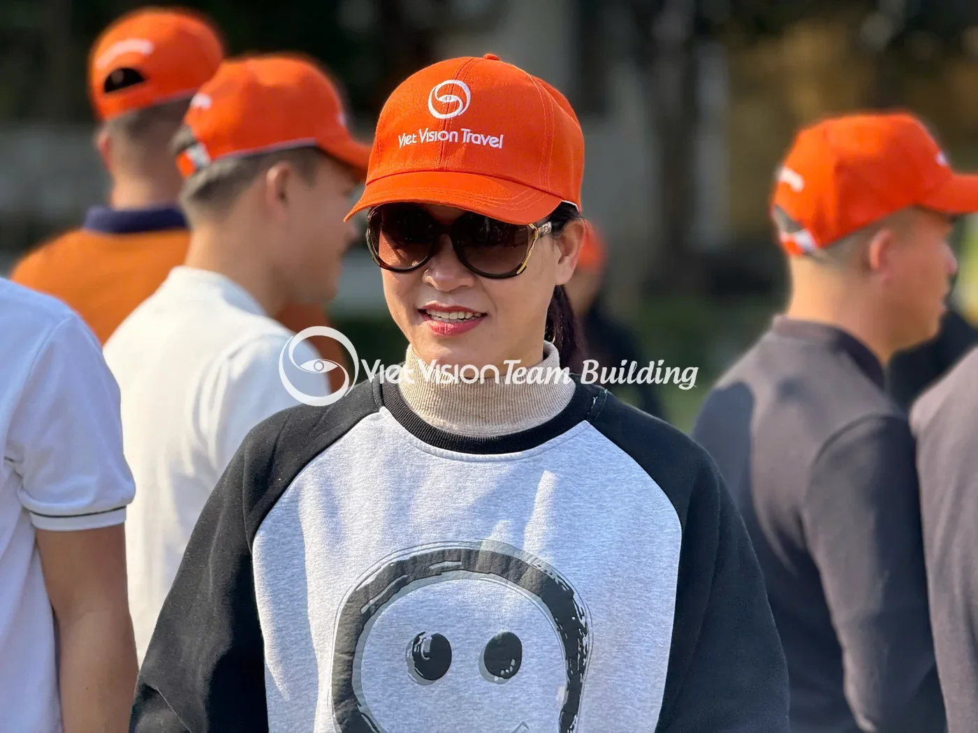 Người tham gia trải nghiệm một concept team building có nhận diện rõ