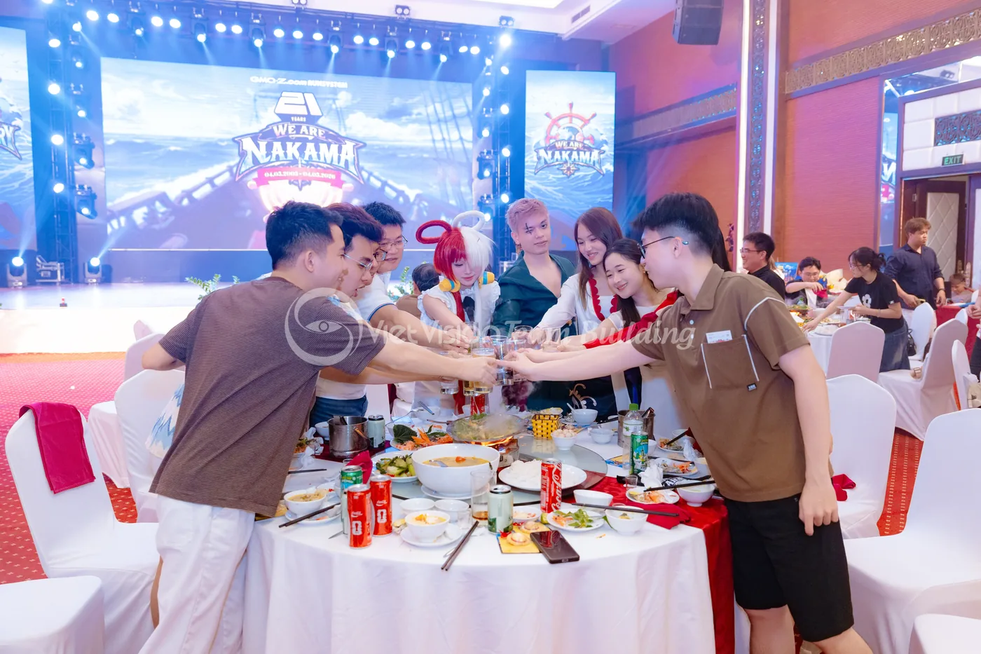 Các thành viên cùng hưởng ứng thông điệp trong chương trình team building