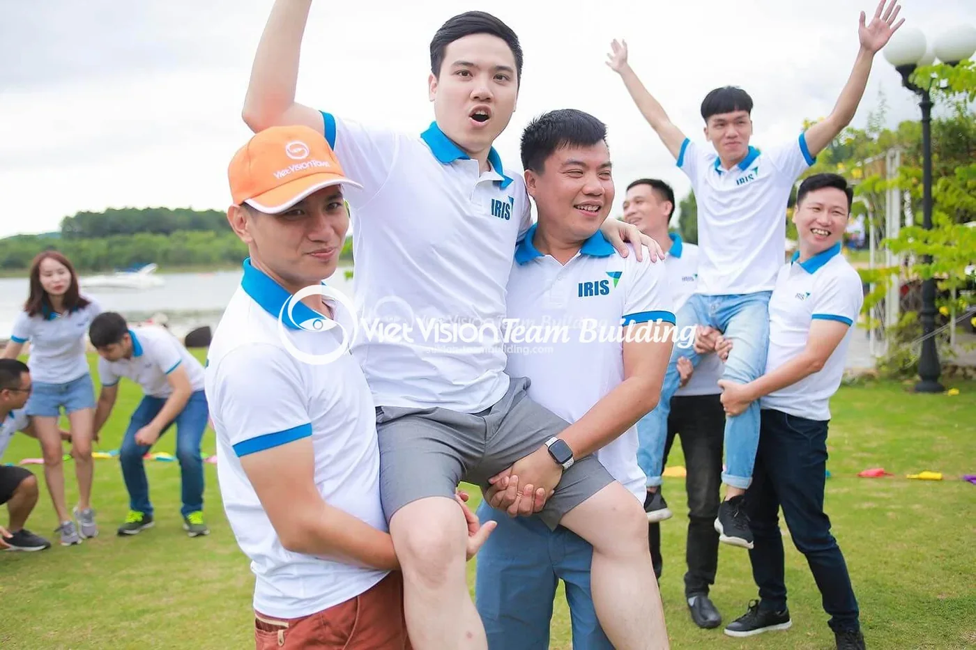 Đoàn tham gia thử thách phối hợp cùng Viet Vision