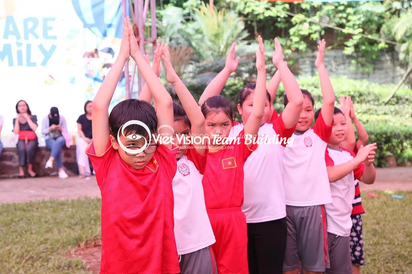 Khoảnh khắc đội nhóm trong chương trình Viet Vision