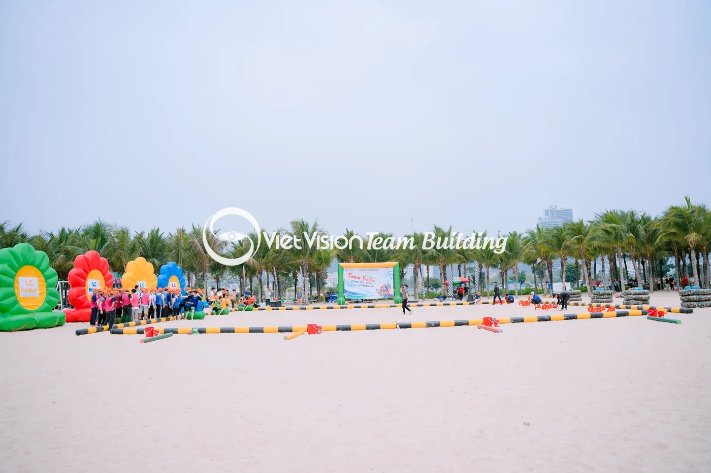 Mặt bằng bãi chơi thay đổi theo mùa và mật độ khách du lịch Mặt bằng bãi chơi thay đổi theo mùa và mật độ khách du lịch