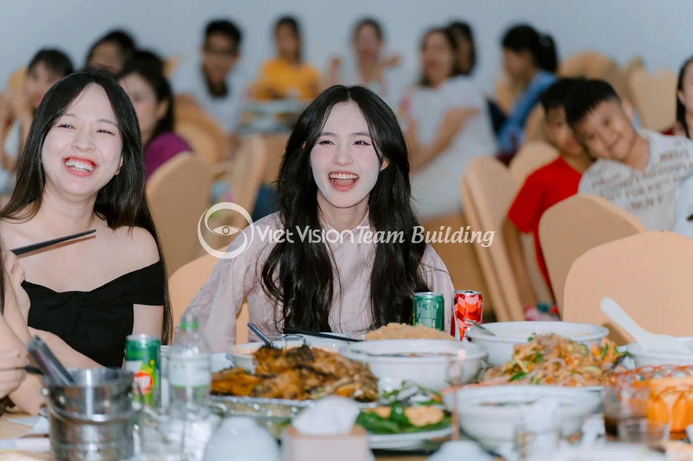 Bàn tiệc gala dinner của đoàn công ty