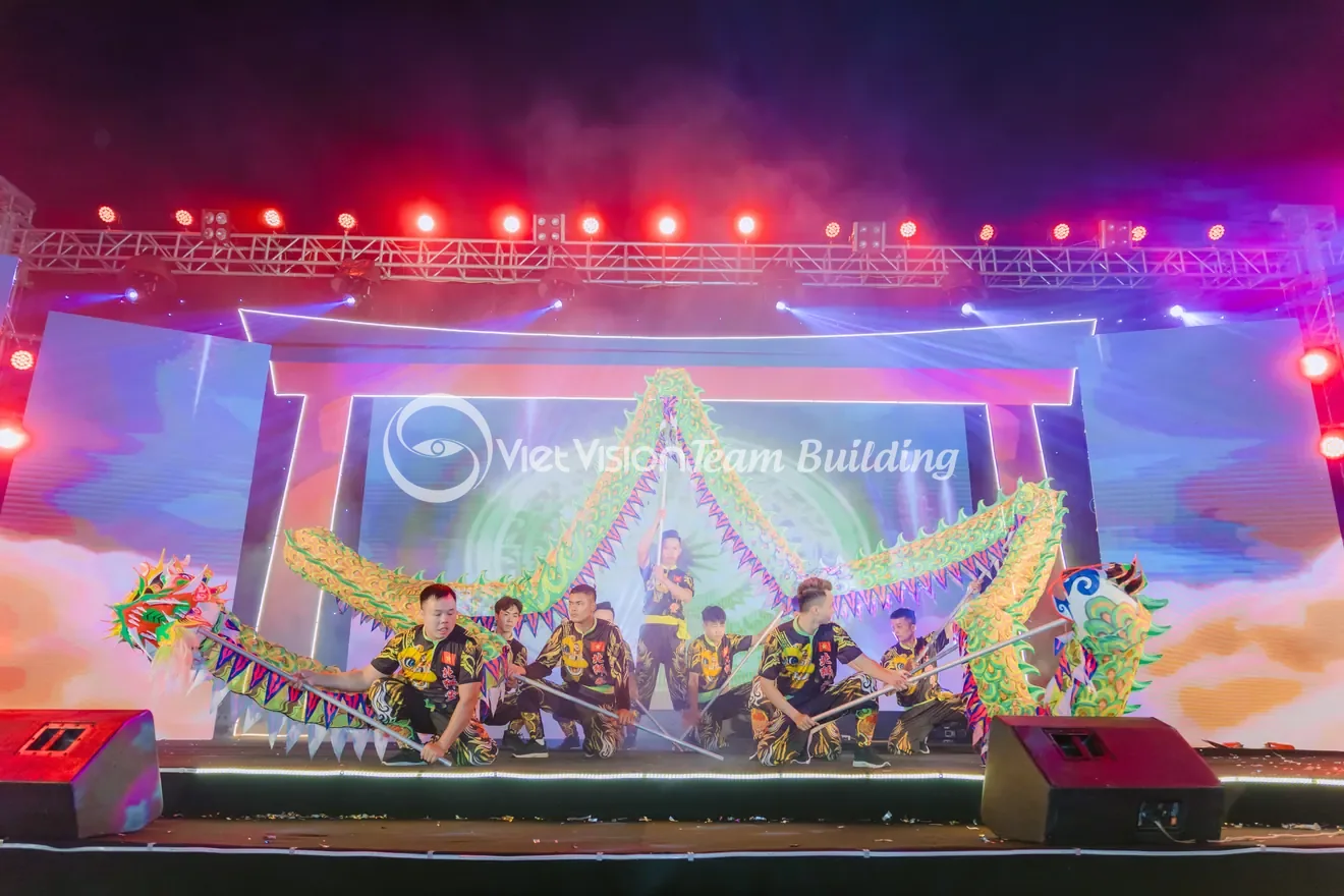 Khoảnh khắc kết nối quanh không gian lửa trại