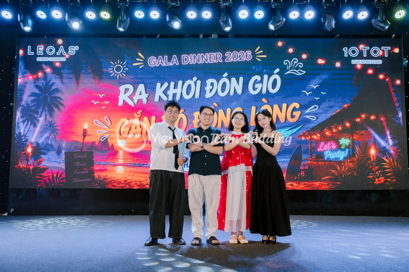 Nhân sự cùng tham gia khoảnh khắc cao trào