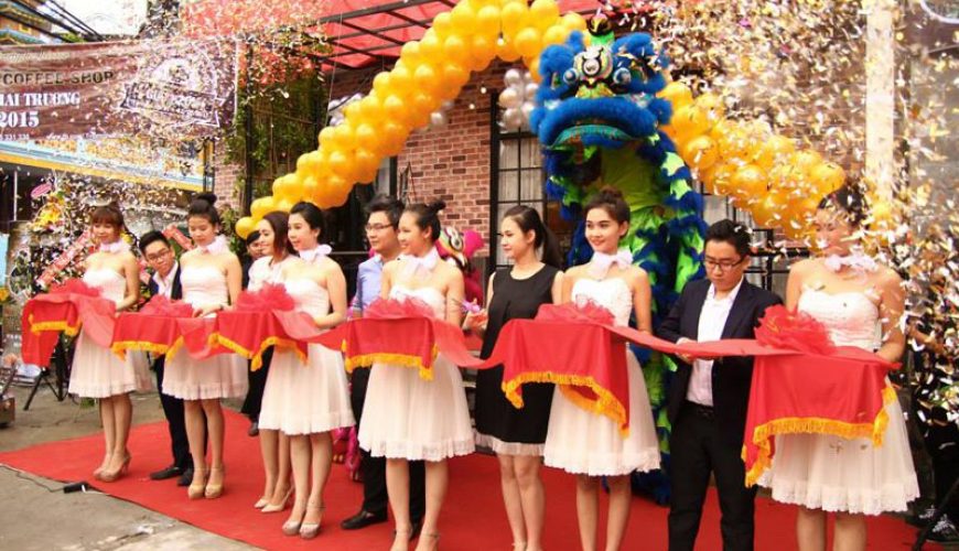 to chuc su kien khai truong nha hang