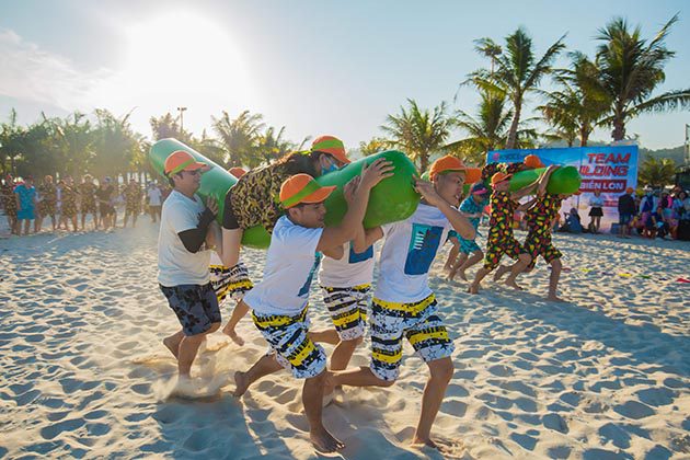 Hoạt động tổ chức Team Building ngoài trời