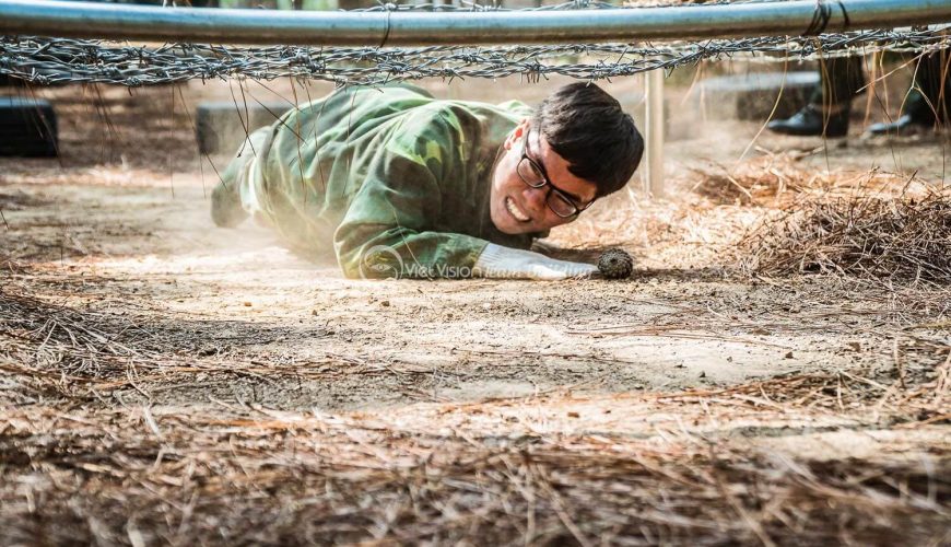 Công ty tổ chức chương trình team building quân đội: Max Group | Làm nền cho đồng đội tiến lên