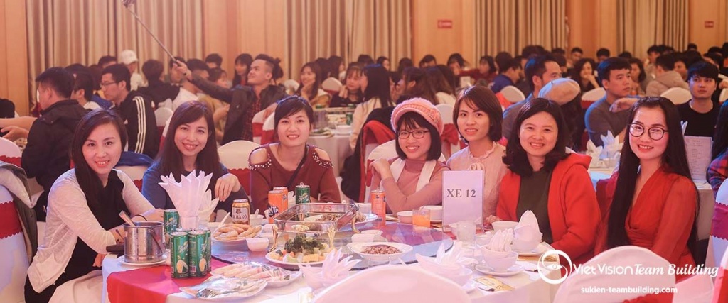 Tổ chức tiệc tất niên cuối năm year end party cho công ty doanh nghiệp