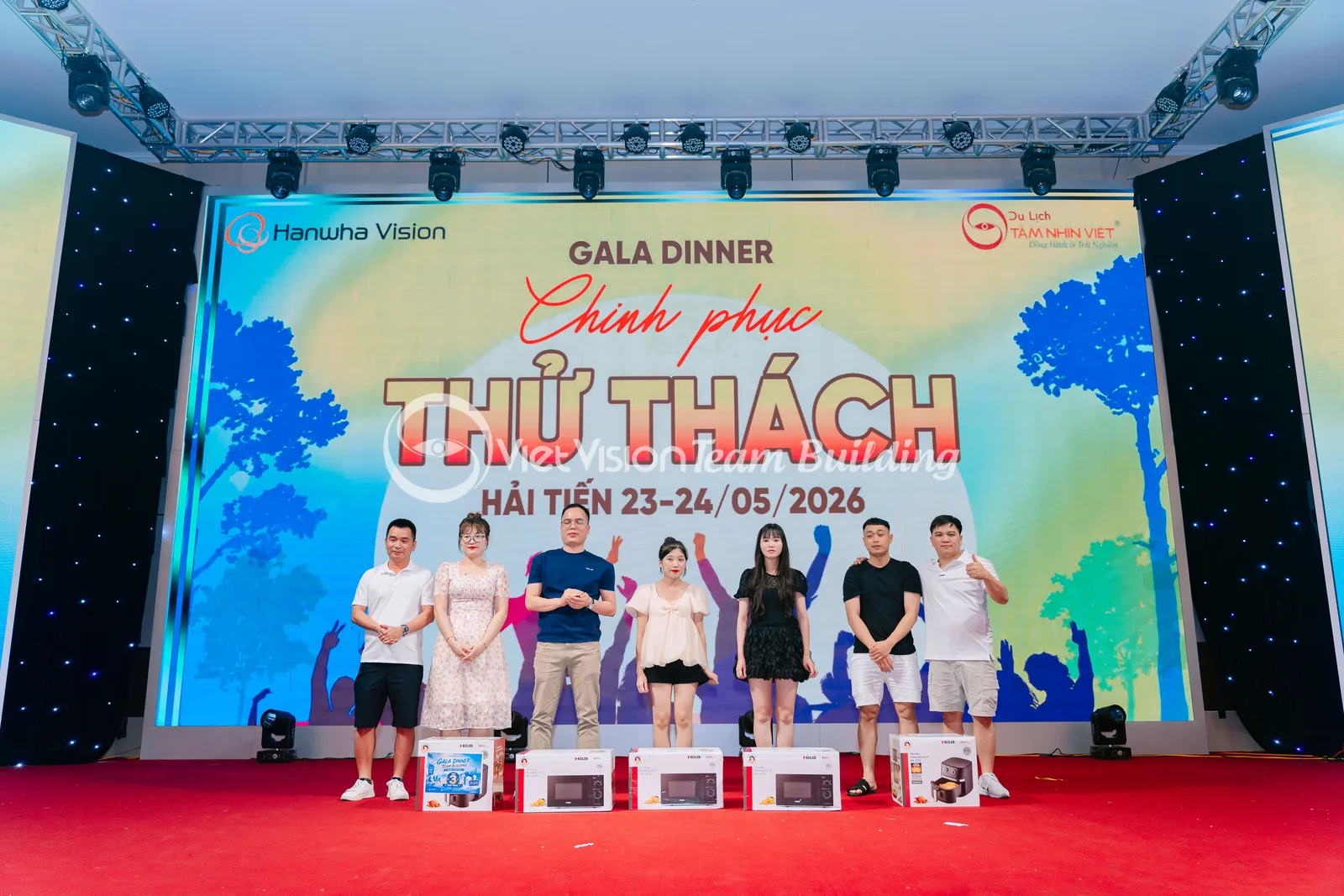 Trao Giải Cho Nhân Viên Trong Company Trip trao giải cho nhân viên trong company trip