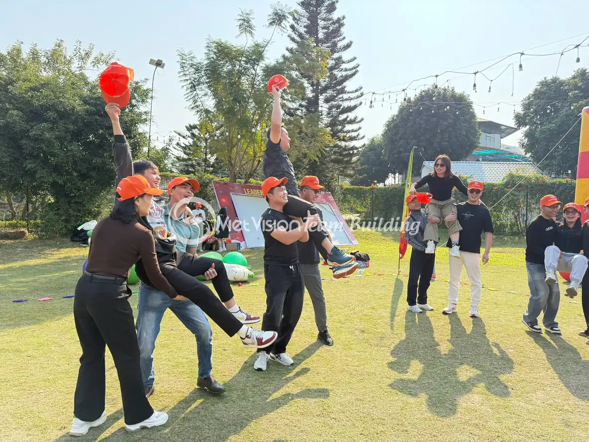 trò chơi Squid Game team building dạng vòng tròn phản xạ cho đoàn công ty