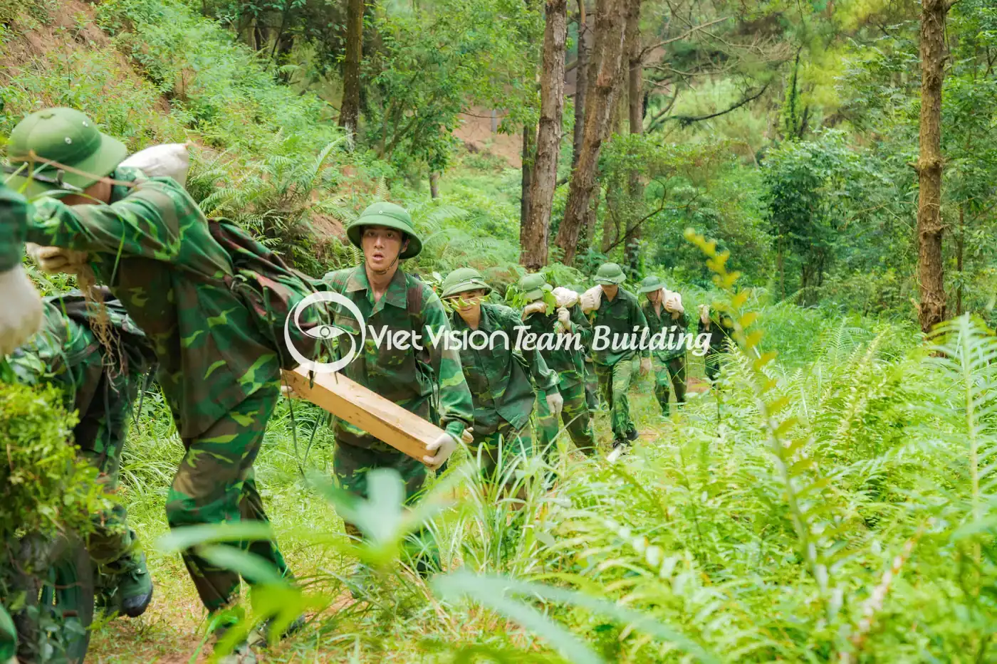 Nhiệm vụ cáng cứu hộ trong team building quân đội Nhiệm vụ cáng cứu hộ trong team building quân đội