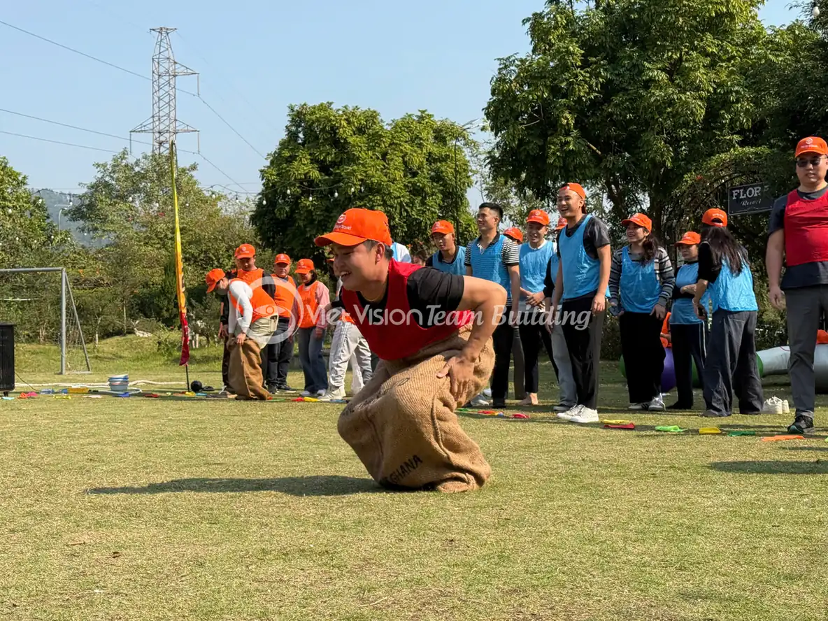 Thử thách vận động cần người điều phối an toàn trong team building Amazing Race