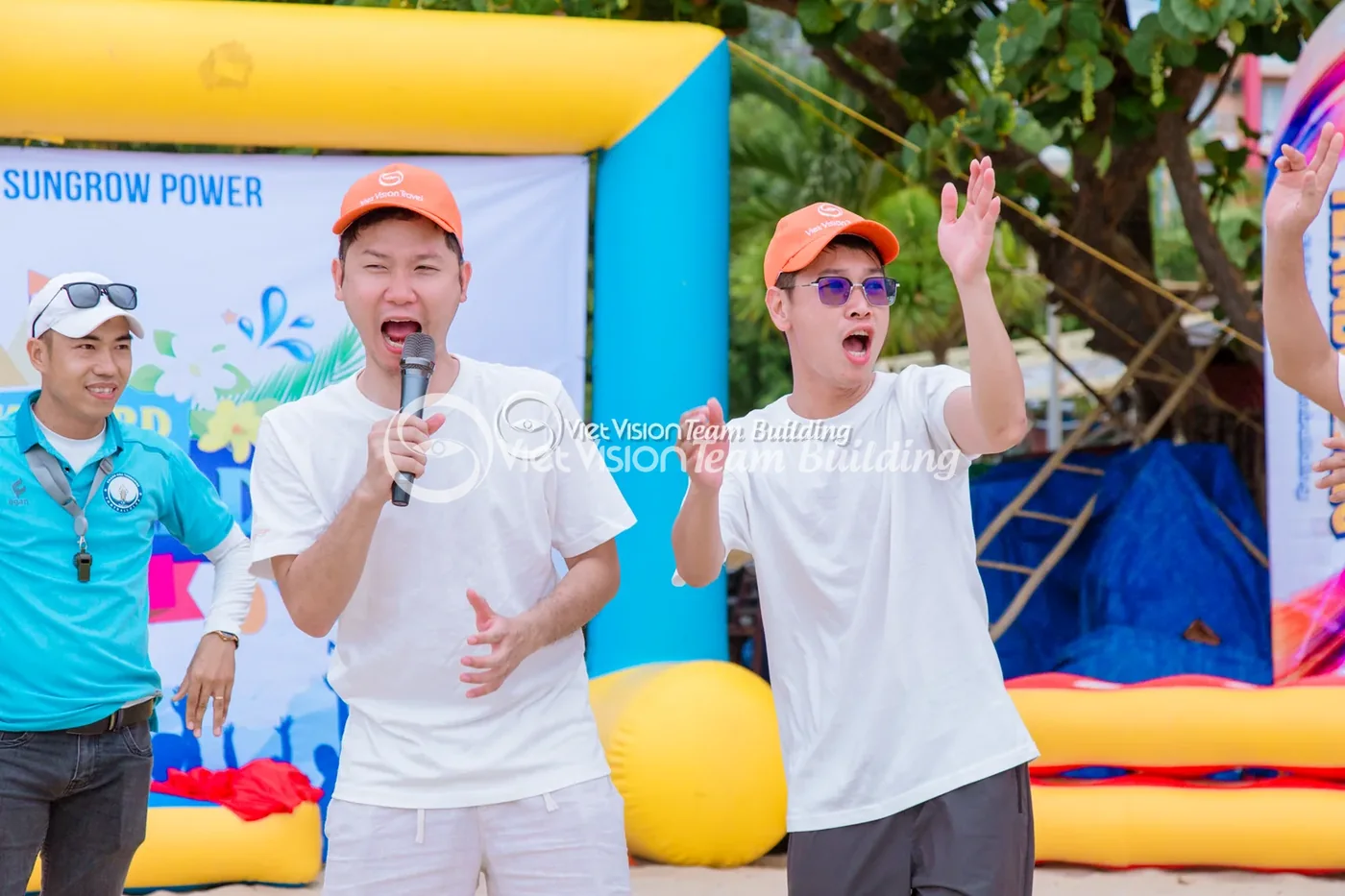 MC h??ng d?n lu?t ch?i trong ch??ng tr?nh team building Nha Trang MC h??ng d?n lu?t ch?i trong ch??ng tr?nh team building Nha Trang