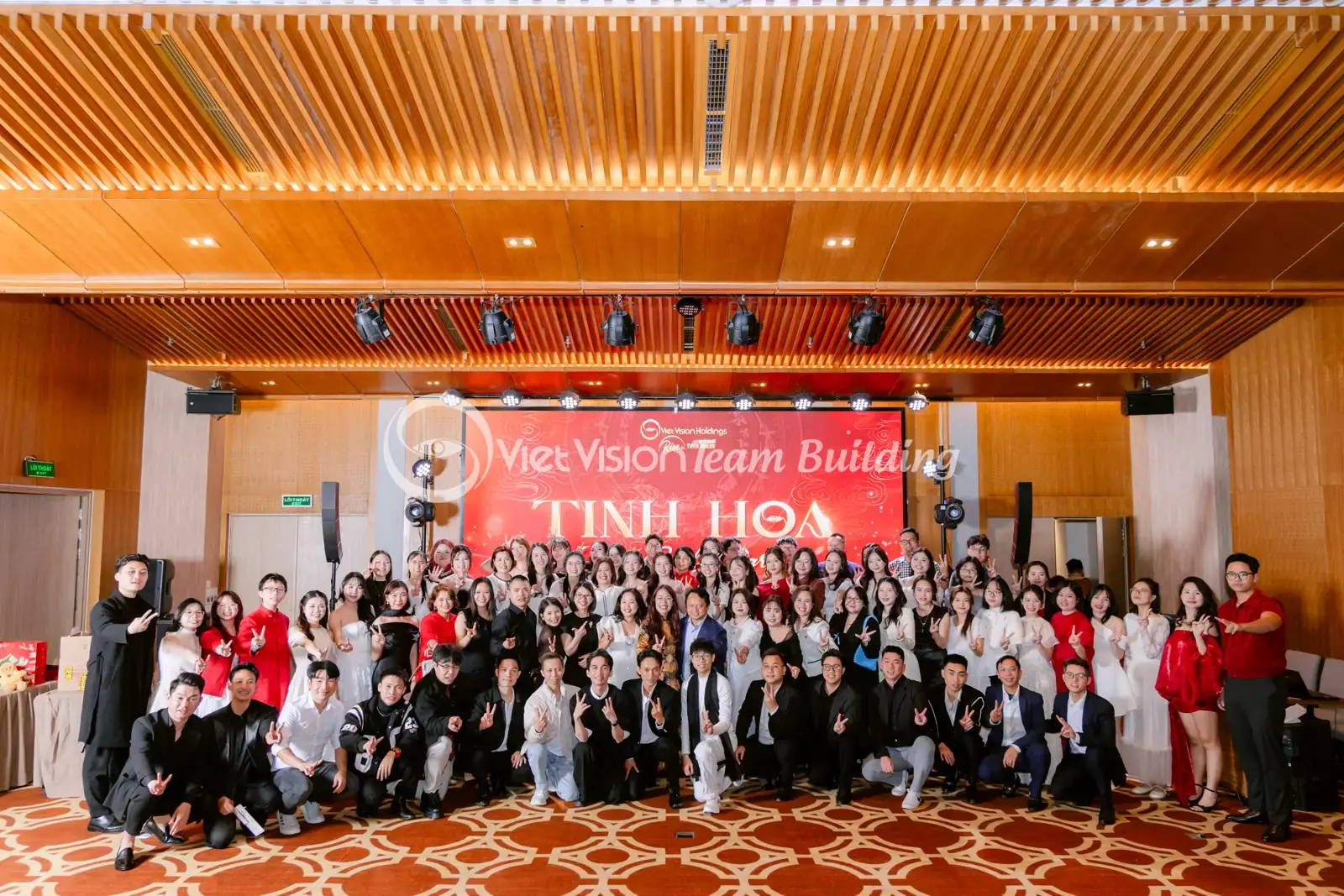 Viet Vision — toàn cảnh Tinh Hoa Year End Party