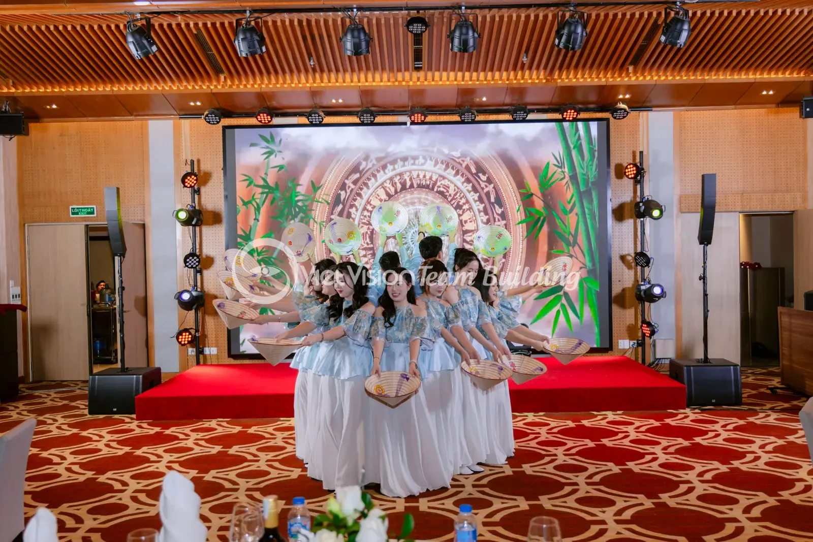 Tiết mục sân khấu mở màn chương trình Year End Party