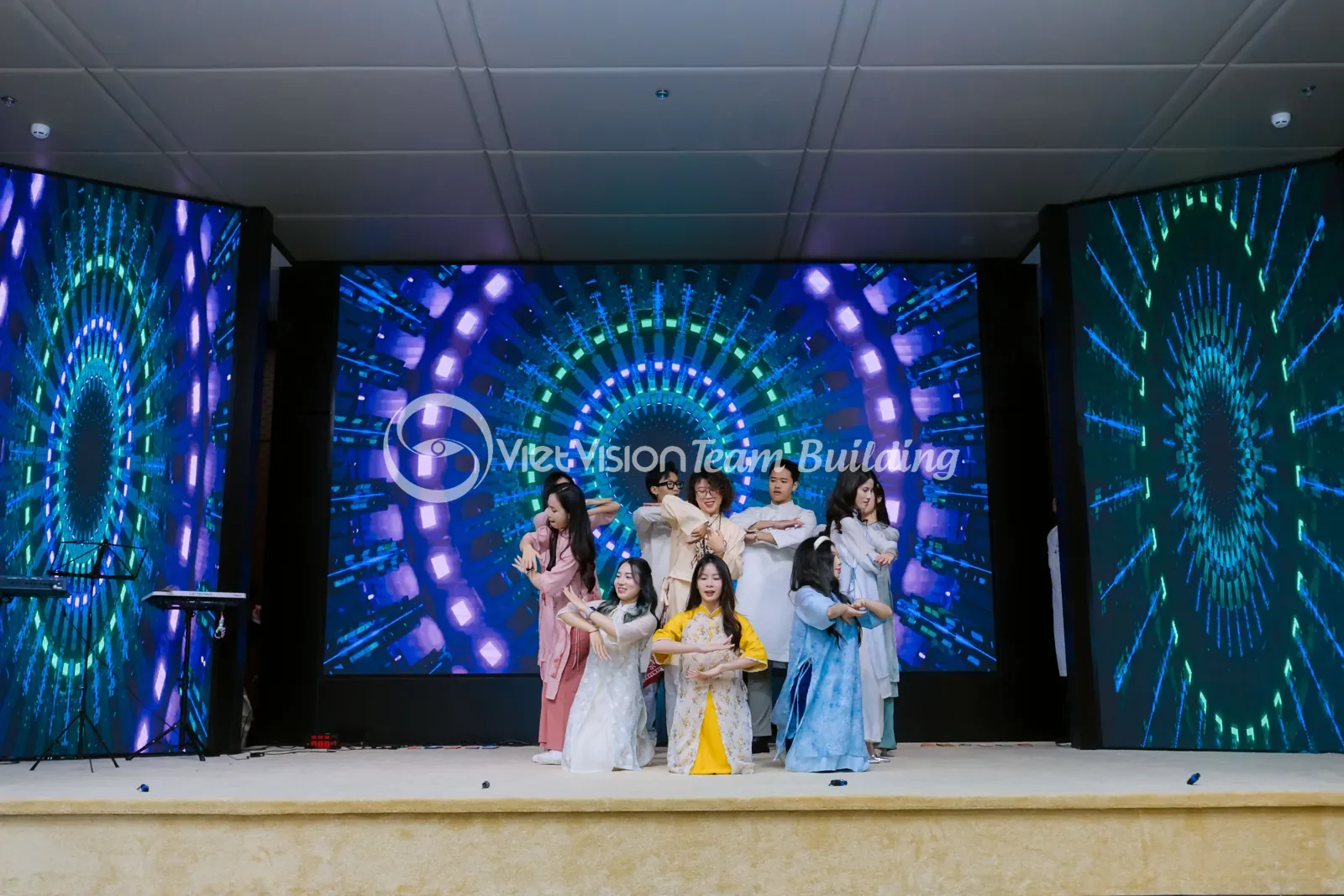Viet Vision — sân khấu LED ba mặt