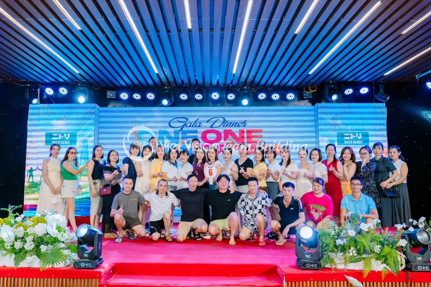 Khoảnh khắc trao phần thưởng trong gala