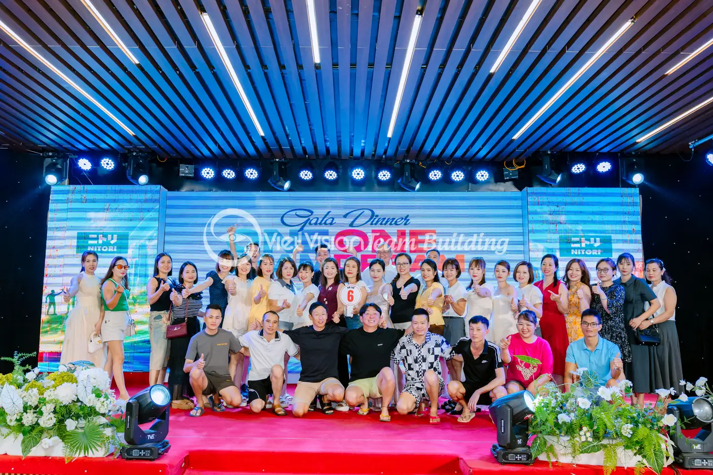 Đại diện các bộ phận cùng lên sân khấu