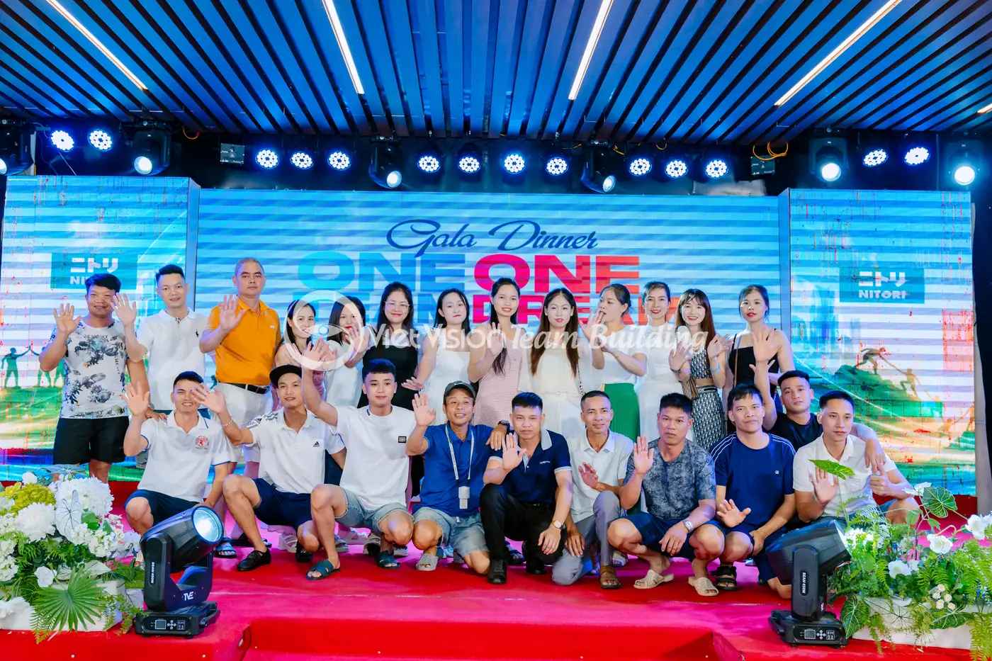 Tập thể được vinh danh trên sân khấu gala