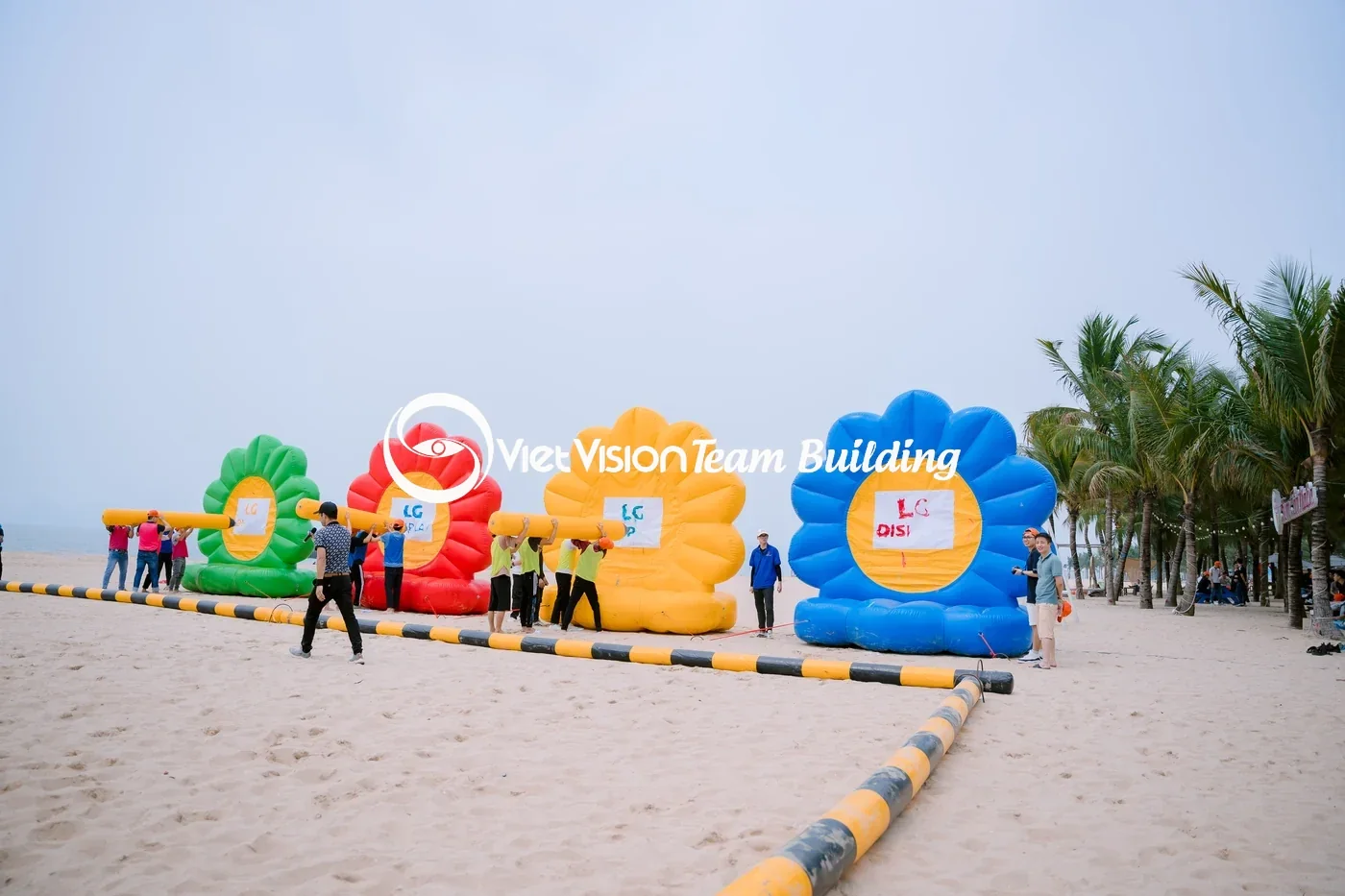 Khoảnh khắc đội nhóm trong chương trình Viet Vision Khoảnh khắc đội nhóm trong chương trình Viet Vision
