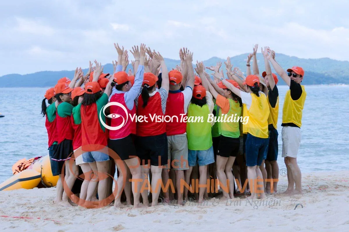 Khám phá bãi biển Hồng Vàn trong tour du lịch Cô Tô Teambuilding 3N2Đ Khám phá bãi biển Hồng Vàn trong tour du lịch Cô Tô Teambuilding 3N2Đ