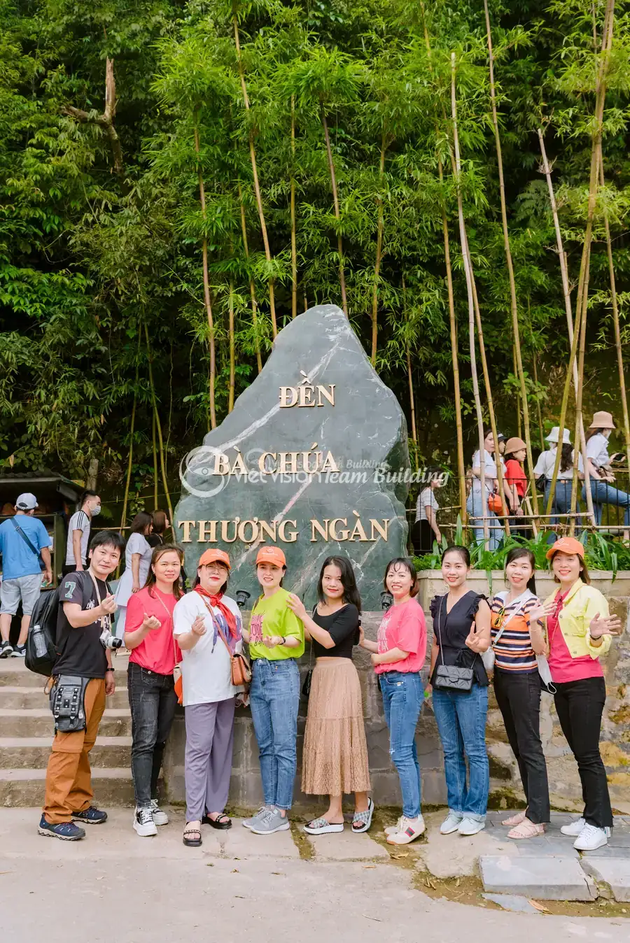 đoàn công ty check-in trong chương trình team building Tam Đảo