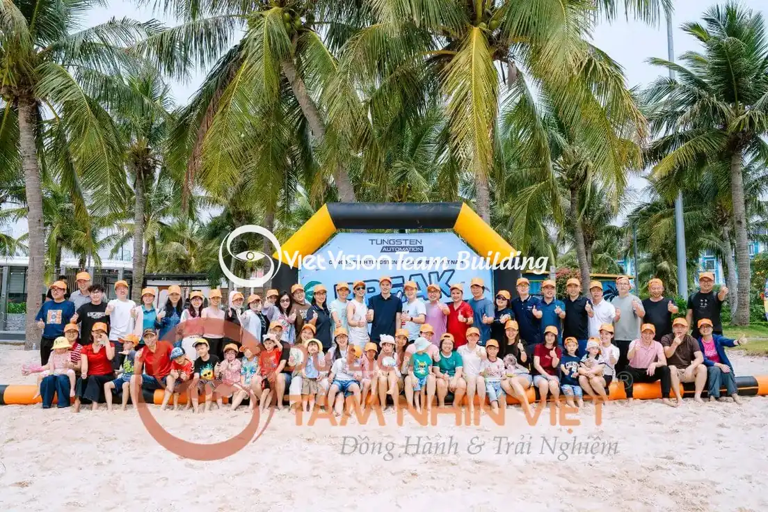 Đoàn doanh nghiệp tham gia Team Building bãi biển tại Khu du lịch Đồi Rồng Đồ Sơn