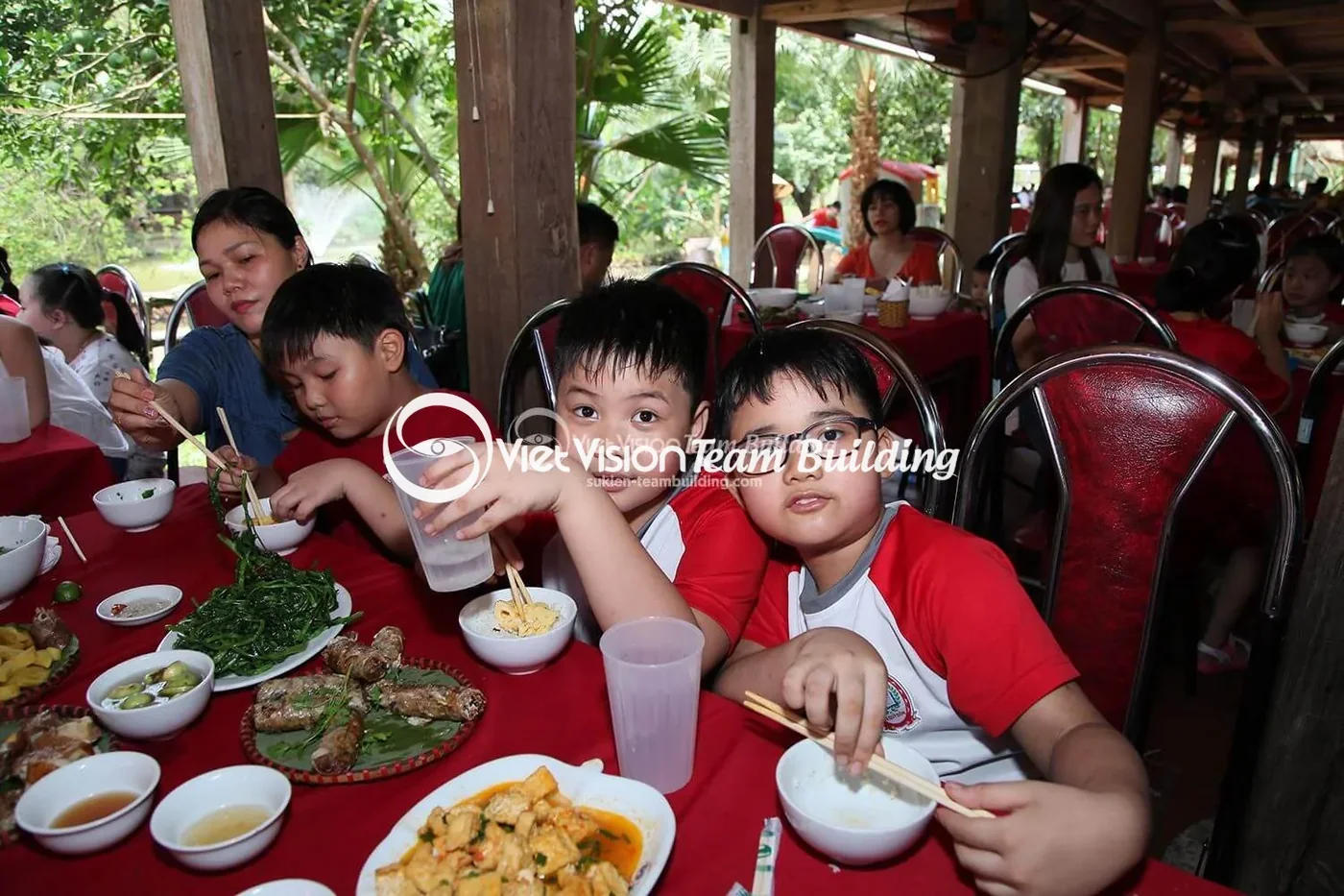 Khu ăn uống phù hợp giúp trẻ nhỏ thoải mái hơn Khu ăn uống phù hợp giúp trẻ nhỏ thoải mái hơn