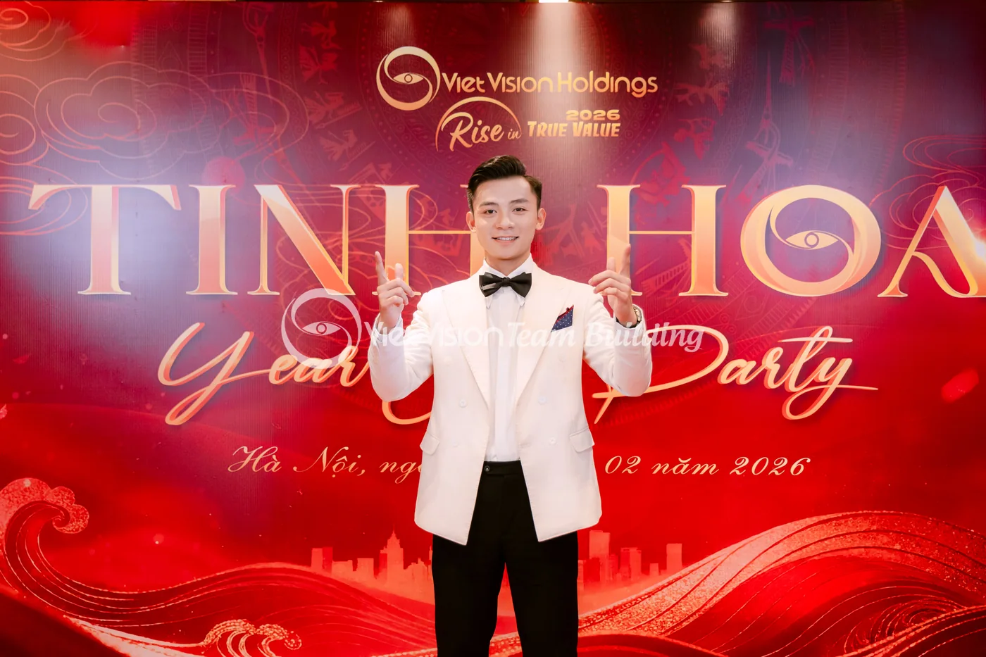 MC giao lưu với khách tại gala dinner