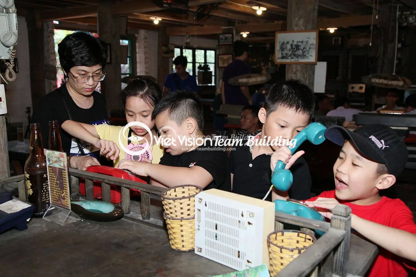 Gia đình có trẻ nhỏ cần không gian dùng tiệc phù hợp Gia đình có trẻ nhỏ cần không gian dùng tiệc phù hợp